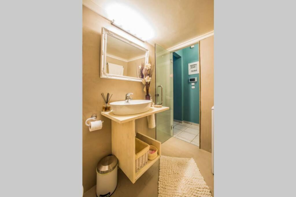 Athinas Apartment พีเรียส ภายนอก รูปภาพ