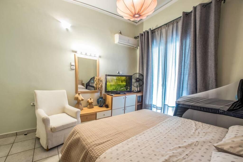 Athinas Apartment พีเรียส ภายนอก รูปภาพ