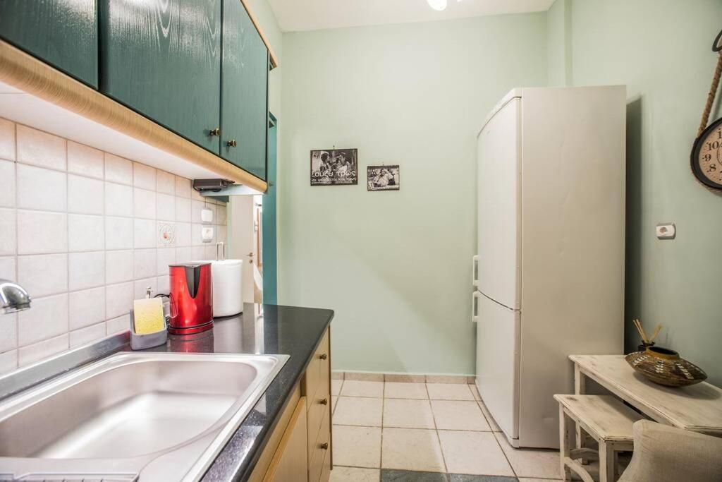 Athinas Apartment พีเรียส ภายนอก รูปภาพ