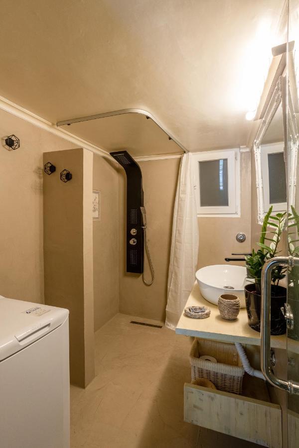Athinas Apartment พีเรียส ภายนอก รูปภาพ